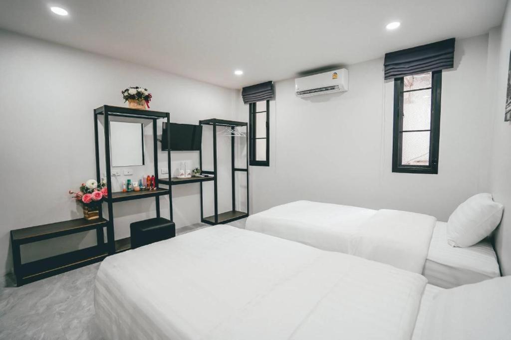 Sky'S House — Photos 1